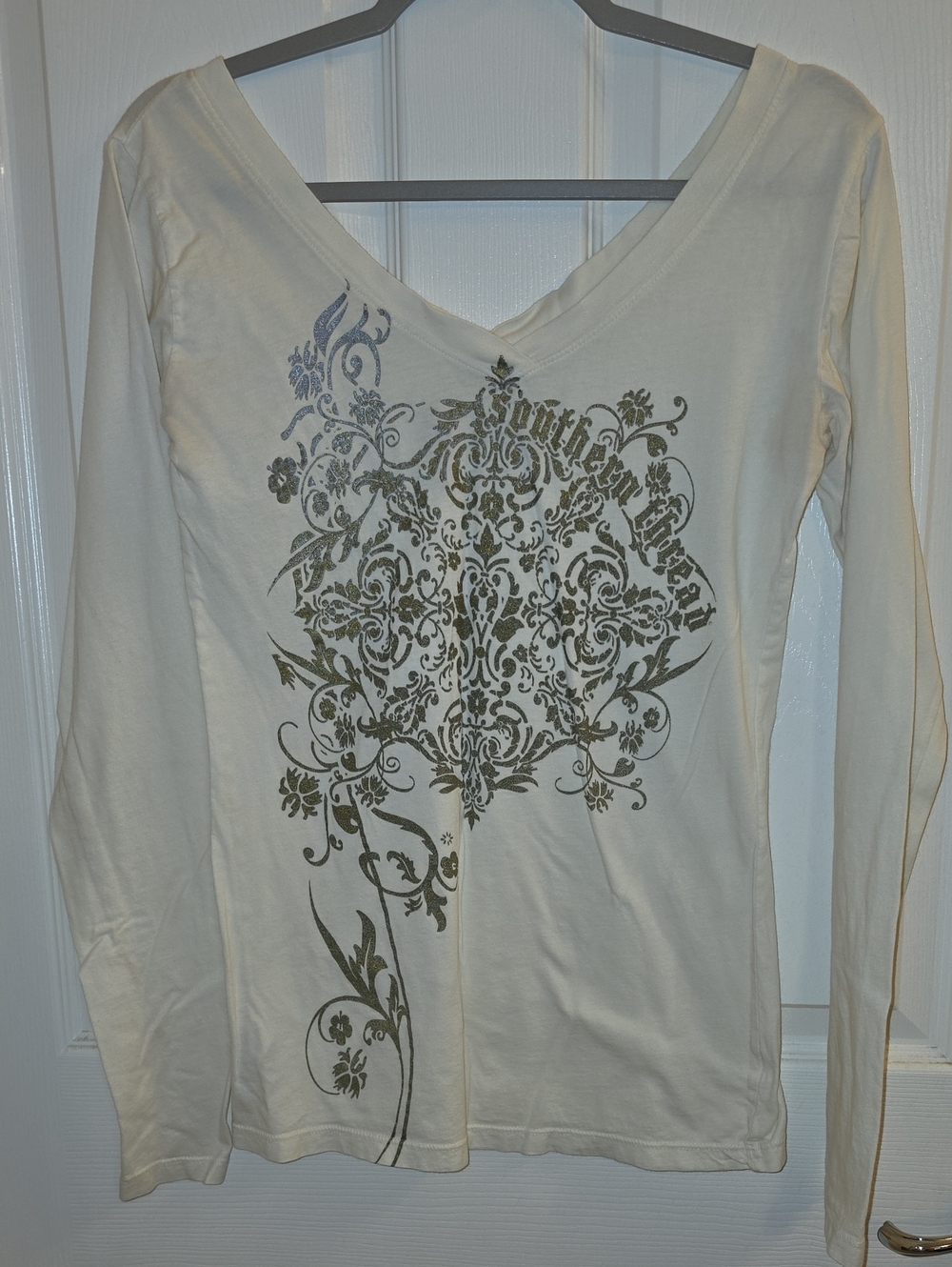 Southern Thread V-Neck Long Sleeve Top